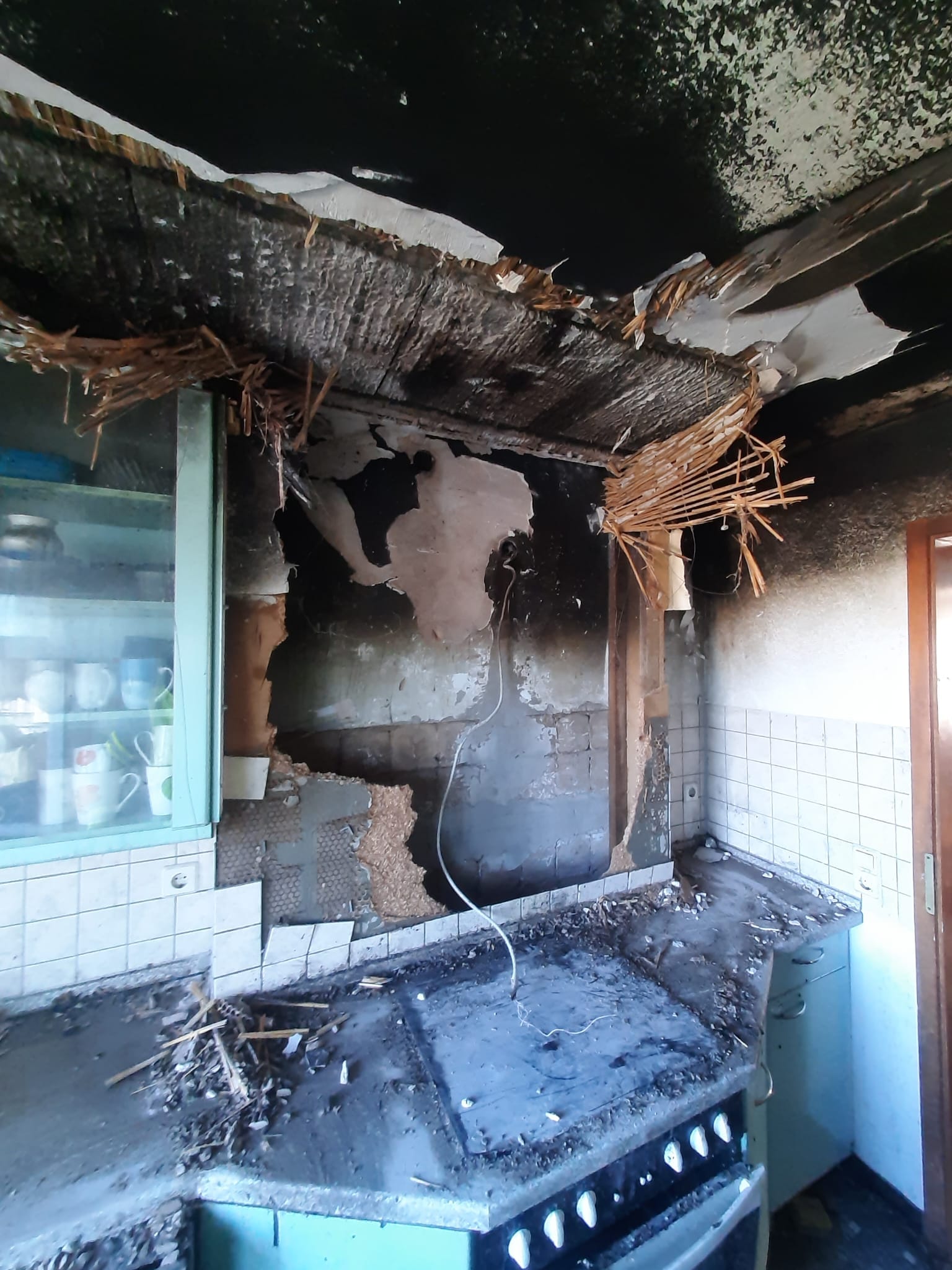 Küchenbrand mit drei verletzten Personen